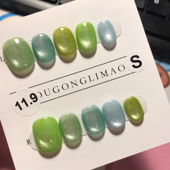 Hand-made press-on nail (brand new) - Picture 1 of 3